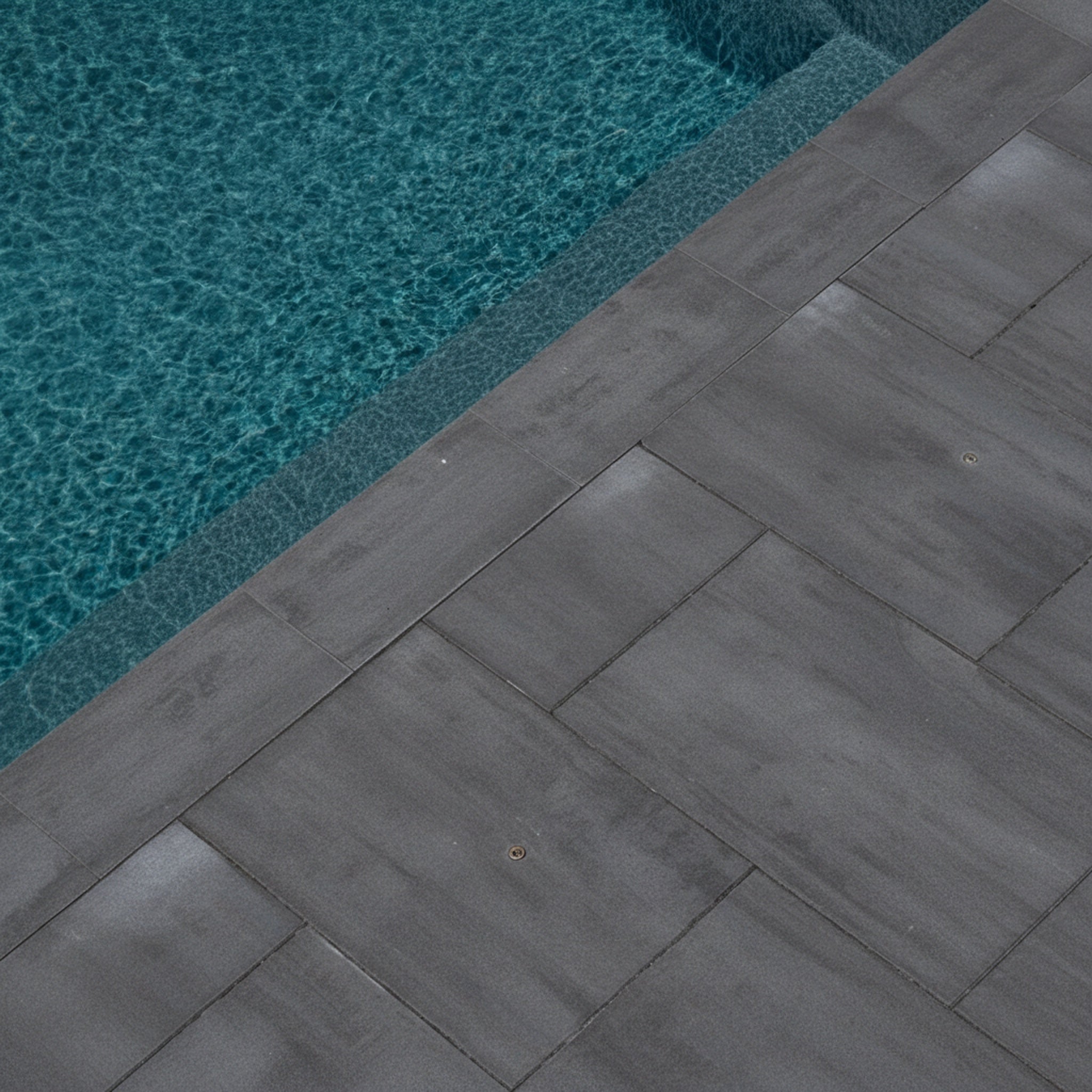 Sherwood Ledgestone XL 24" x 36" Smooth - Lifestyle 3