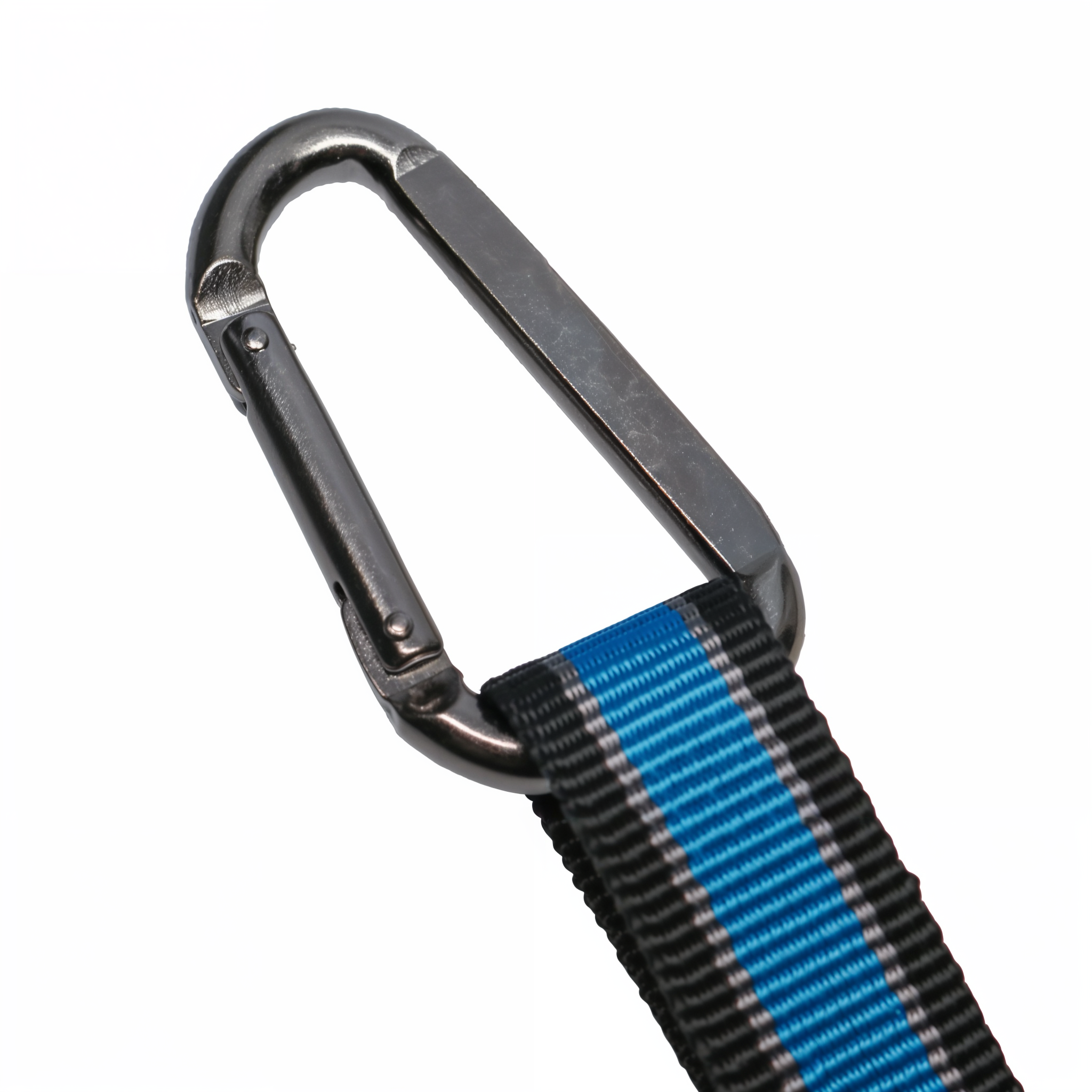 All-steel carabiner on the Kurgo Direct to Seatbelt Bungee Tether