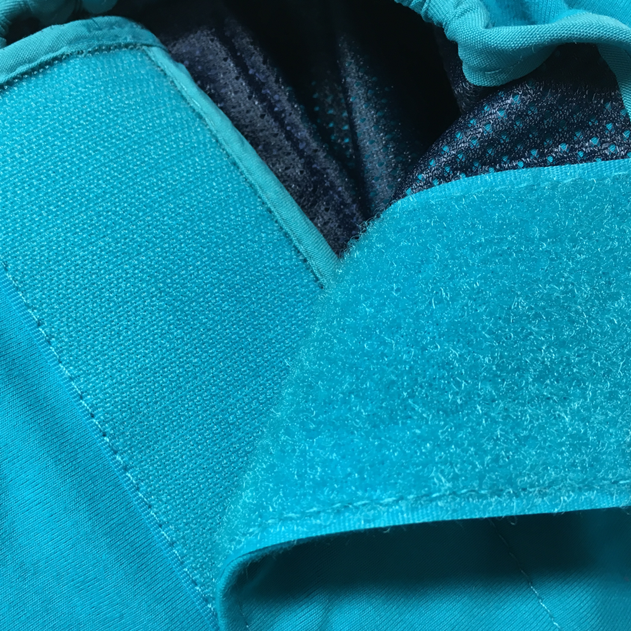 Simple Solution Washable Male Wrap hook-and-loop closure detail