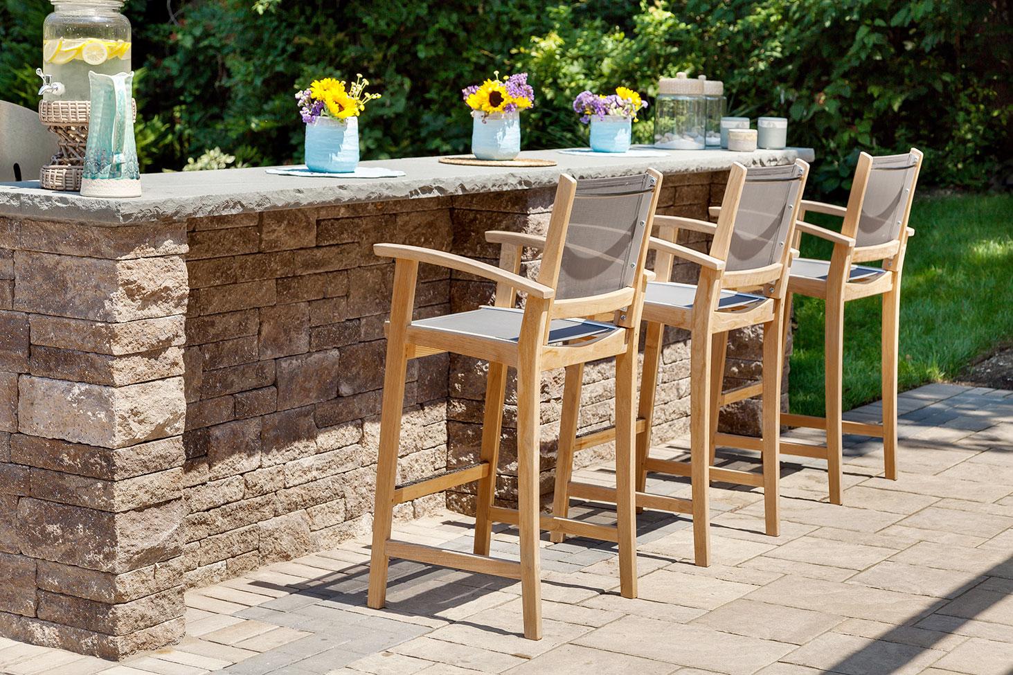 York Caps by Techo-Bloc capping a seat wall in Riviera