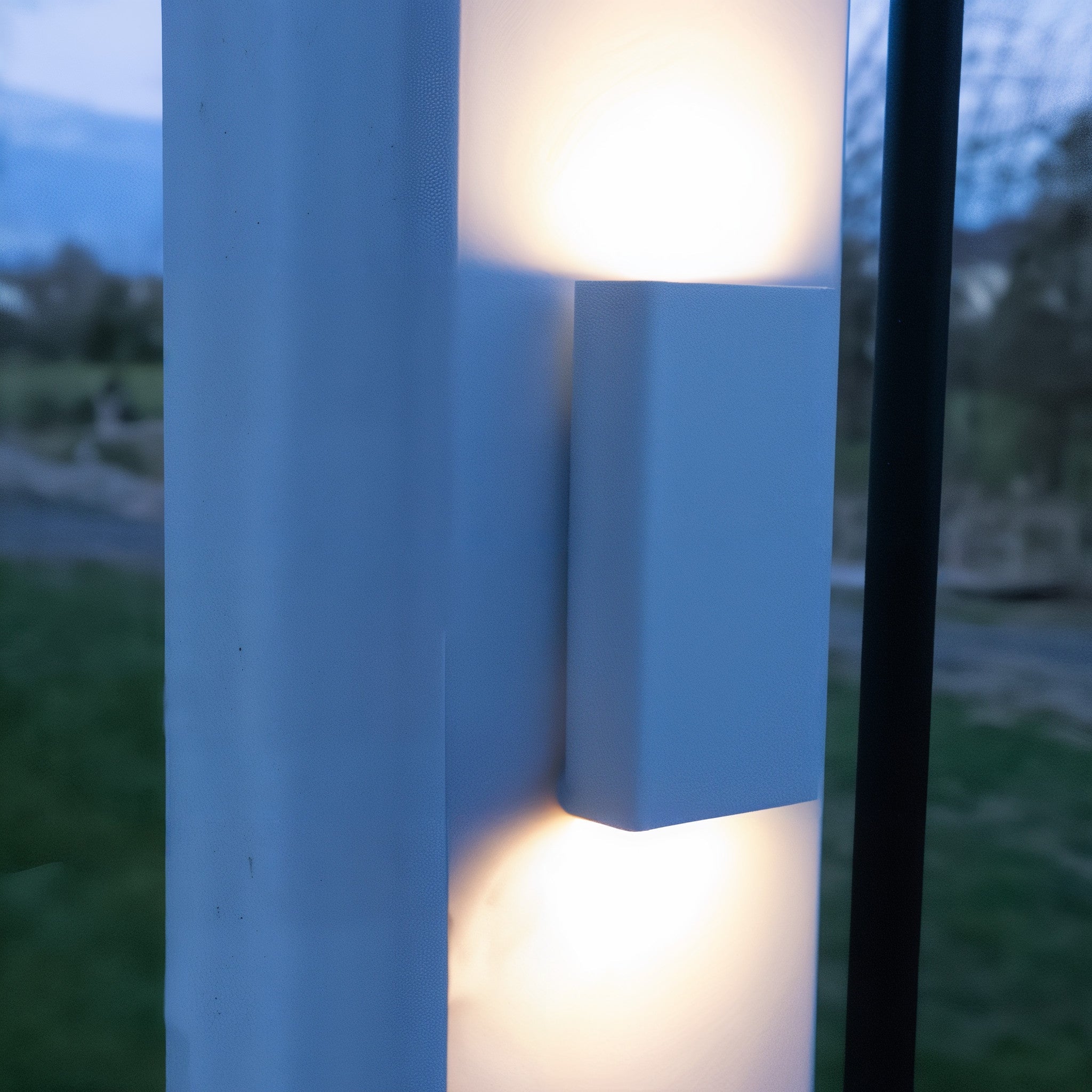 Tru-Scapes Low Profile Post / Wall Mount Sconce TSS-AS200 — installed outdoor wall application