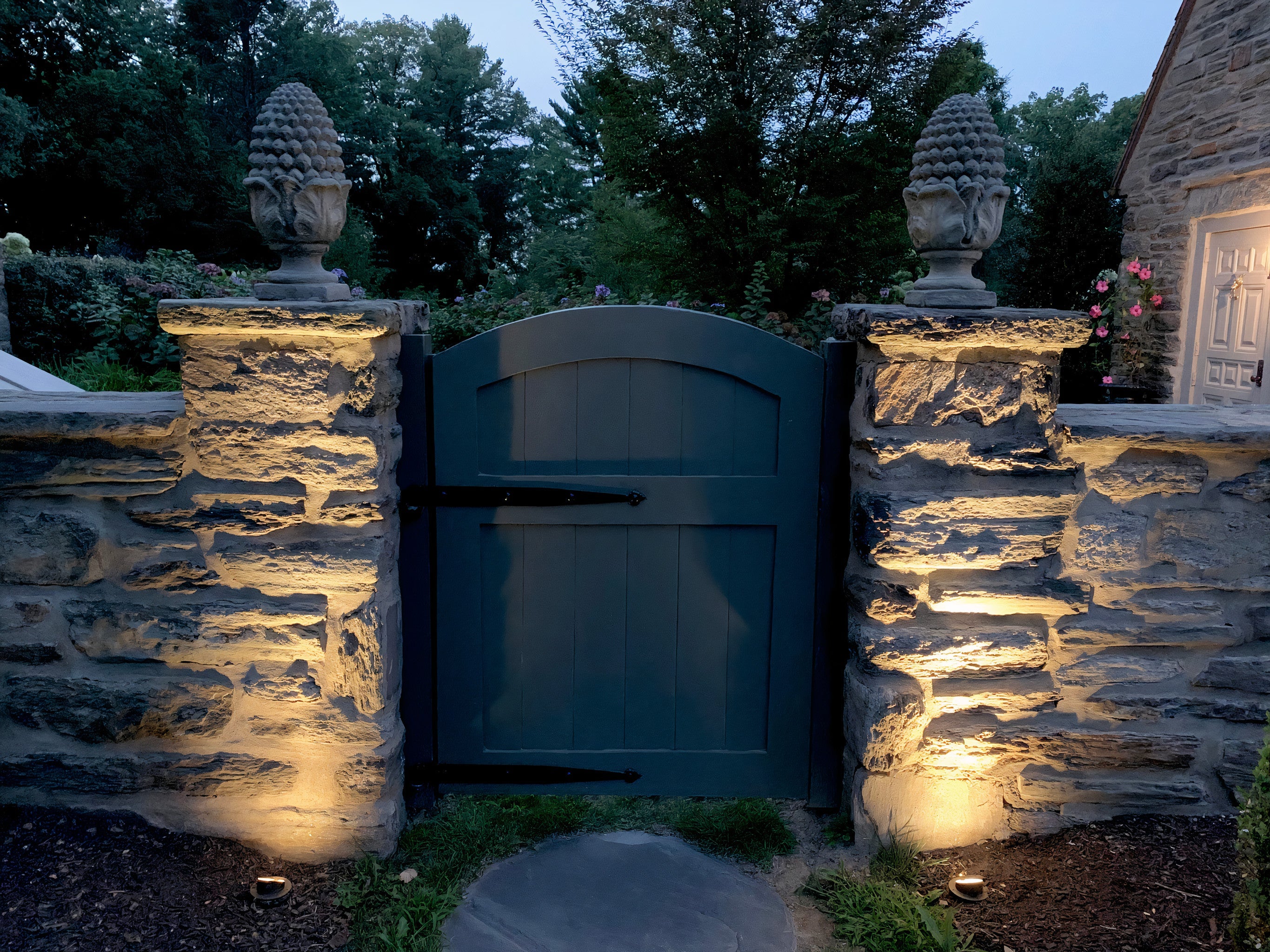 Tru-Scapes Sealed In-Ground Well Light TS-B203 — landscape installation detail