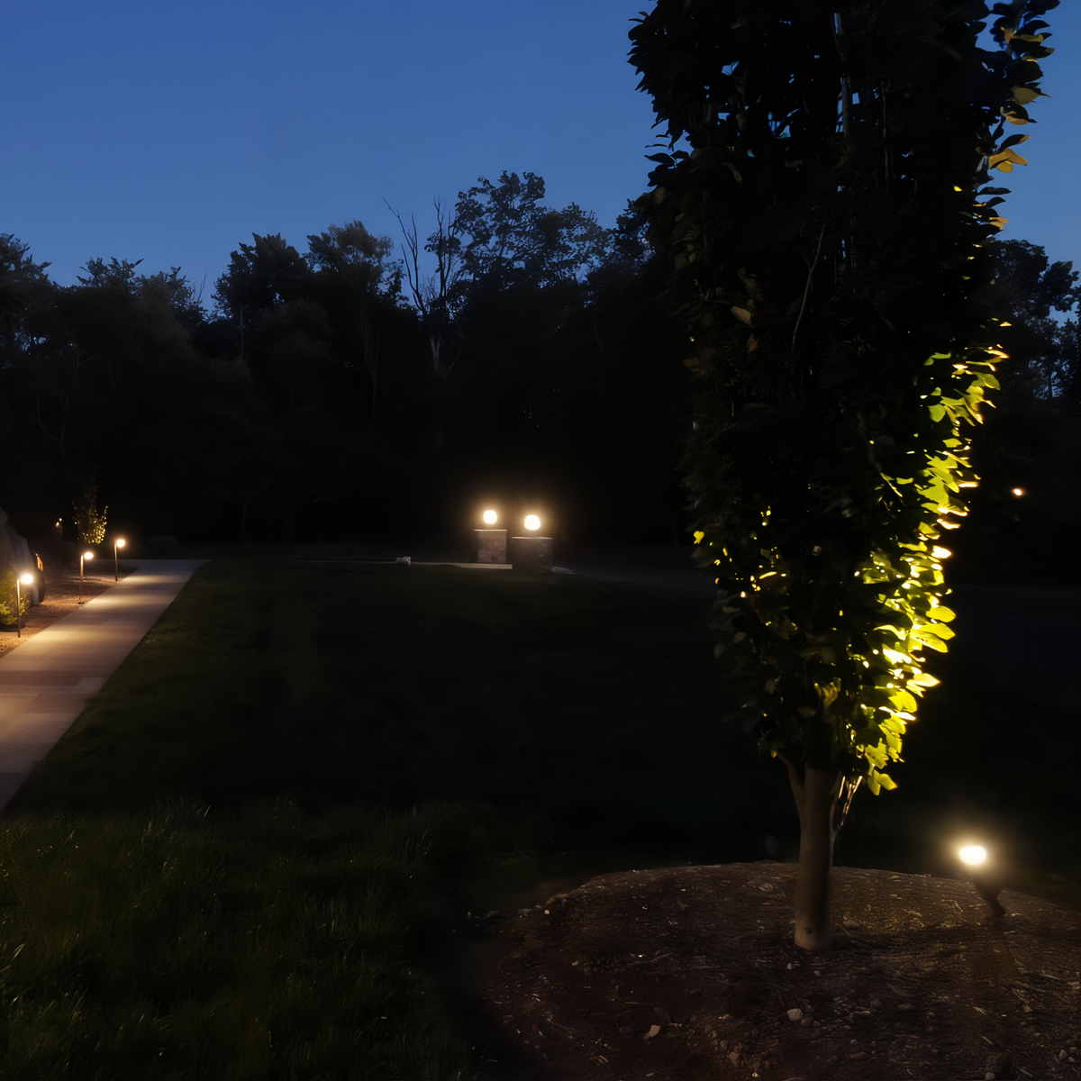 Tru-Scapes Traditional Accent Light TS-B102 -- lifestyle