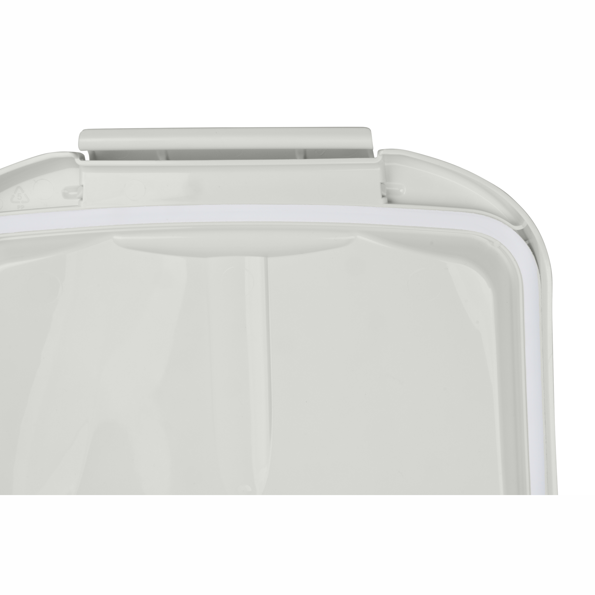 Van Ness Pet Food Container 5 lb Fresh-Tite seal and latch detail